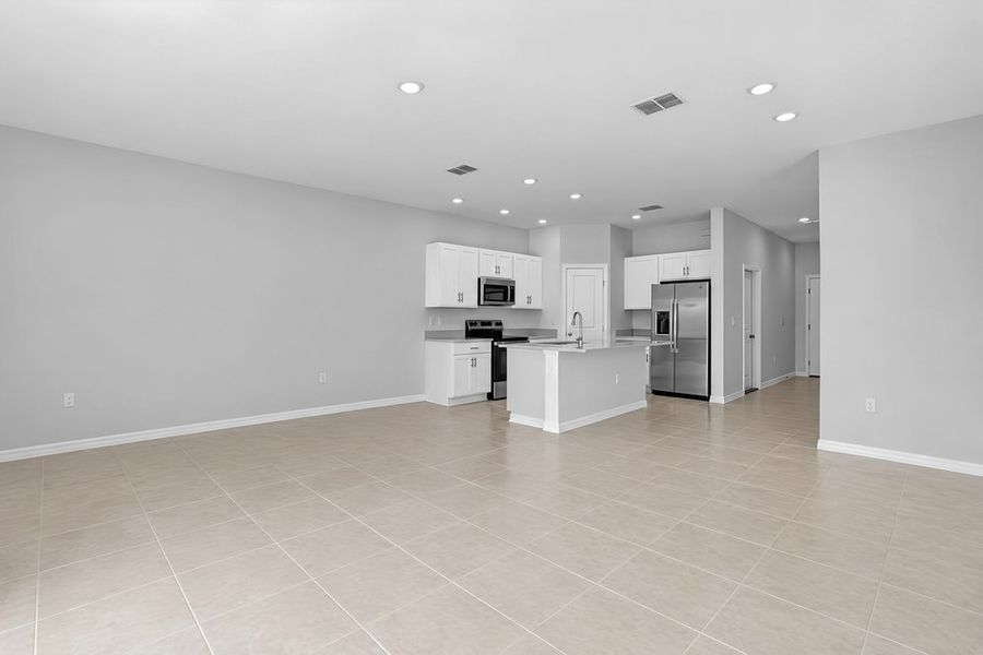 Spacious, unfurnished interior of a new home in Firethorn, Parrish (Image 9).