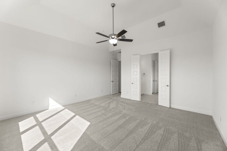 Spacious, unfurnished interior of a new home in River Ranch, Van (Image 23).