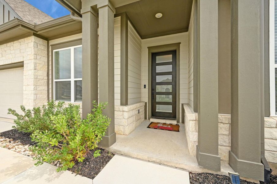 Those columns are timelessly charming! Those columns are timelessly charming!