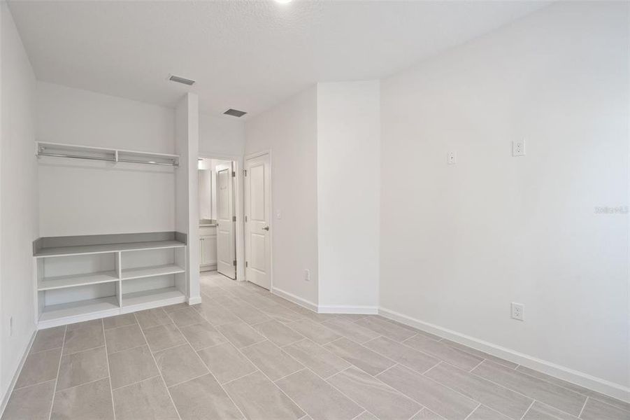 Spacious, unfurnished interior of a new home in , Orlando (Image 51).