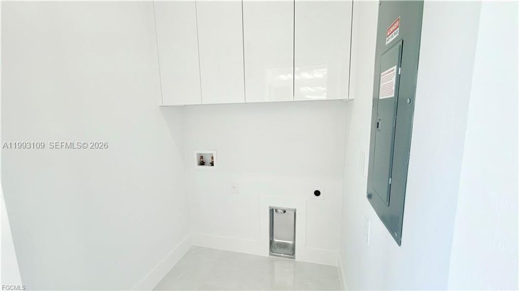 Spacious, unfurnished interior of a new home in , Fort Myers (Image 29).