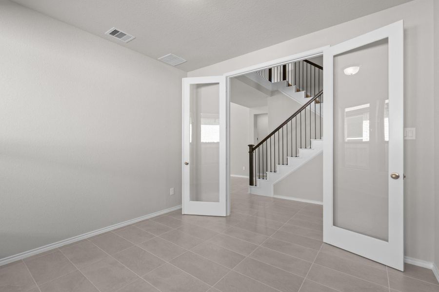 Spacious, unfurnished interior of a new home in The Trails, New Caney (Image 18).