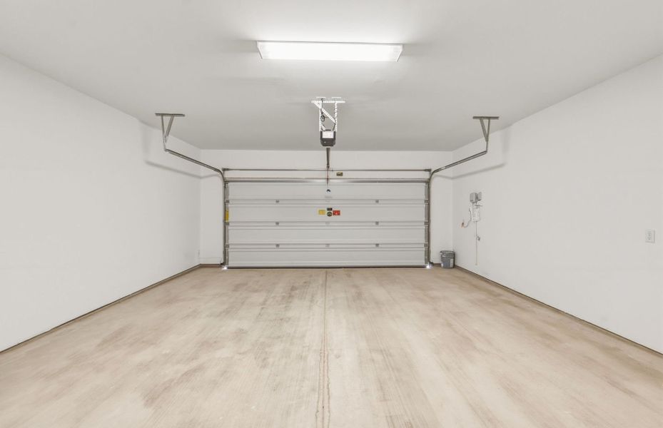 Spacious, unfurnished interior of a new home in Sun City Texas, Georgetown (Image 13).