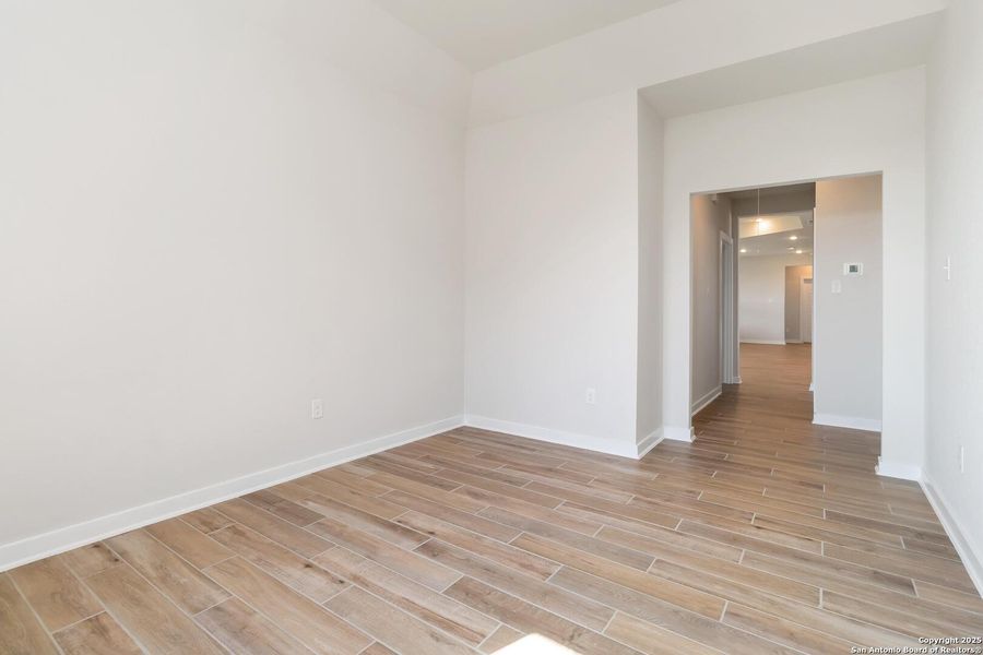 Spacious, unfurnished interior of a new home in Bonita Vista, Pleasanton (Image 19).