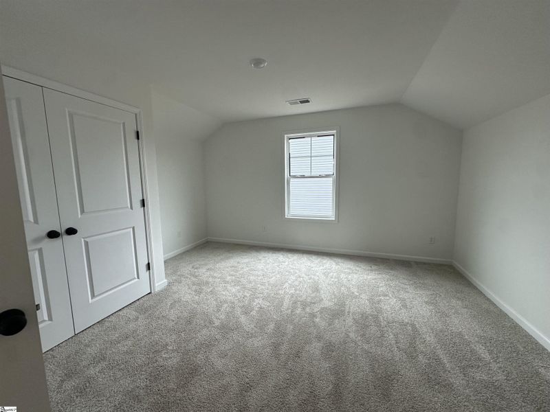 Spacious, unfurnished interior of a new home in Shiloh Trail, Wellford (Image 29).