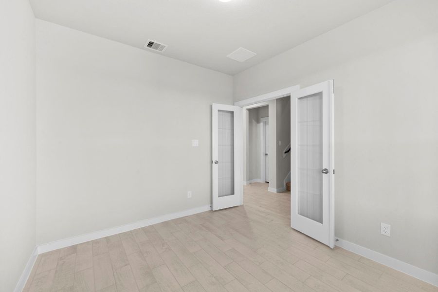 Spacious, unfurnished interior of a new home in Briarwood Crossing, Rosenberg (Image 27).