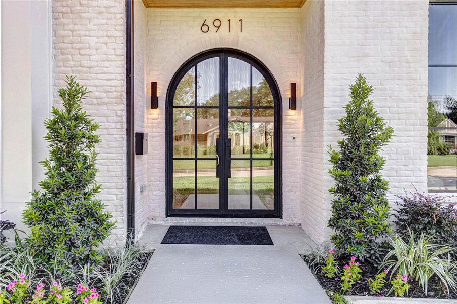 Exterior details and patio area of a home in , Houston (Image 3). Exterior details and patio area of a home in , Houston (Image 3).