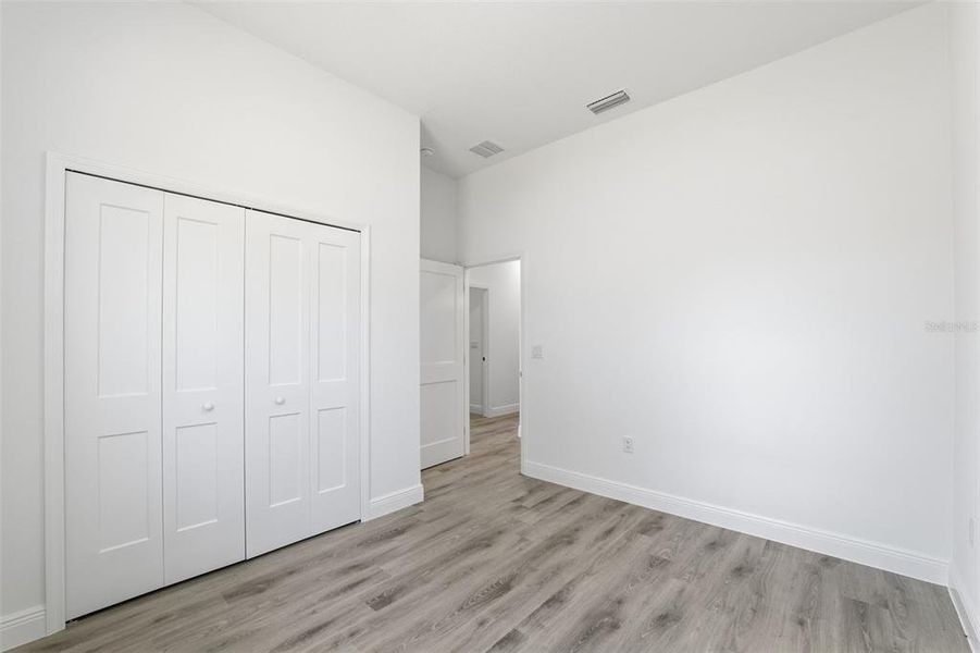 Spacious, unfurnished interior of a new home in , Ocala (Image 27).