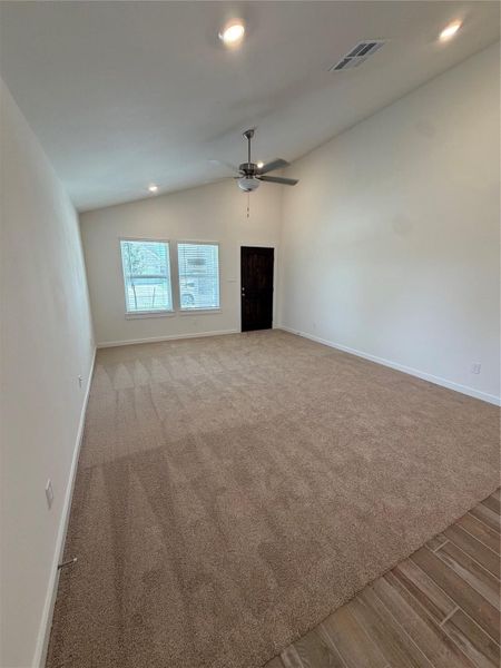 Spacious, unfurnished interior of a new home in Creekhaven, Iowa Colony (Image 19). Spacious, unfurnished interior of a new home in Creekhaven, Iowa Colony (Image 19).