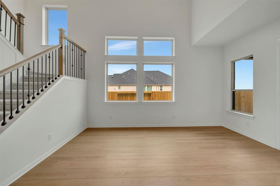 Spacious, unfurnished interior of a new home in Beacon Point at Lago Mar 50’ Homesites, Texas City (Image 17).