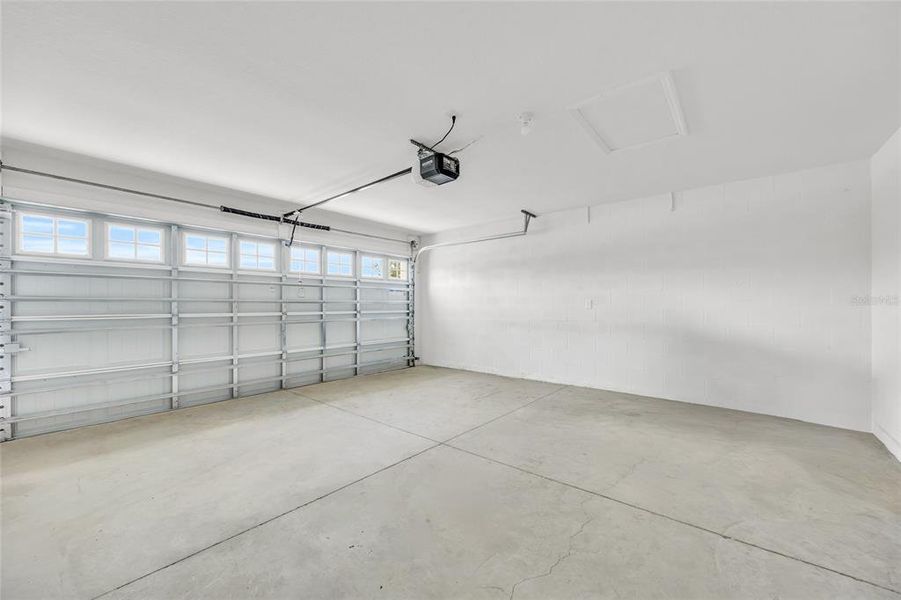 Spacious, unfurnished interior of a new home in Gum Lake Preserve, Lake Alfred (Image 19).