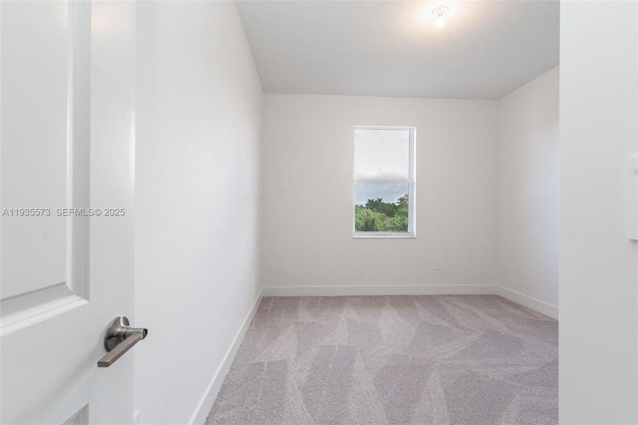 Spacious, unfurnished interior of a new home in , Davie (Image 13).