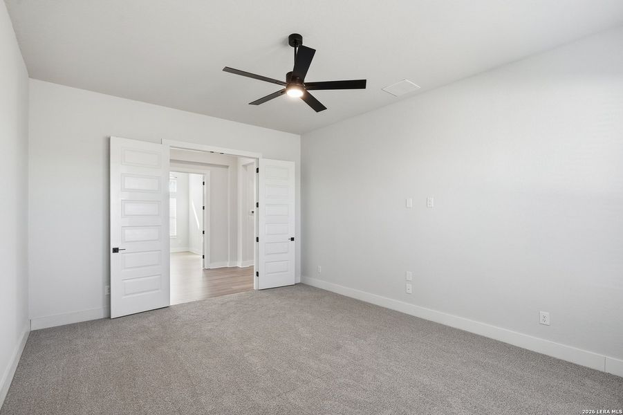 Spacious, unfurnished interior of a new home in Sienna Lakes, San Antonio (Image 18).