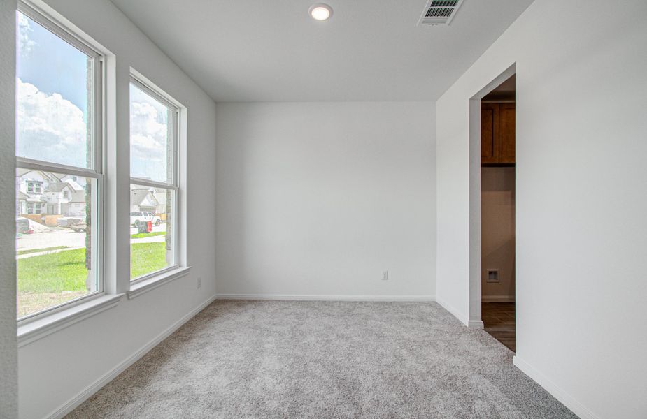 Spacious, unfurnished interior of a new home in Harmony Cove, Humble (Image 19).