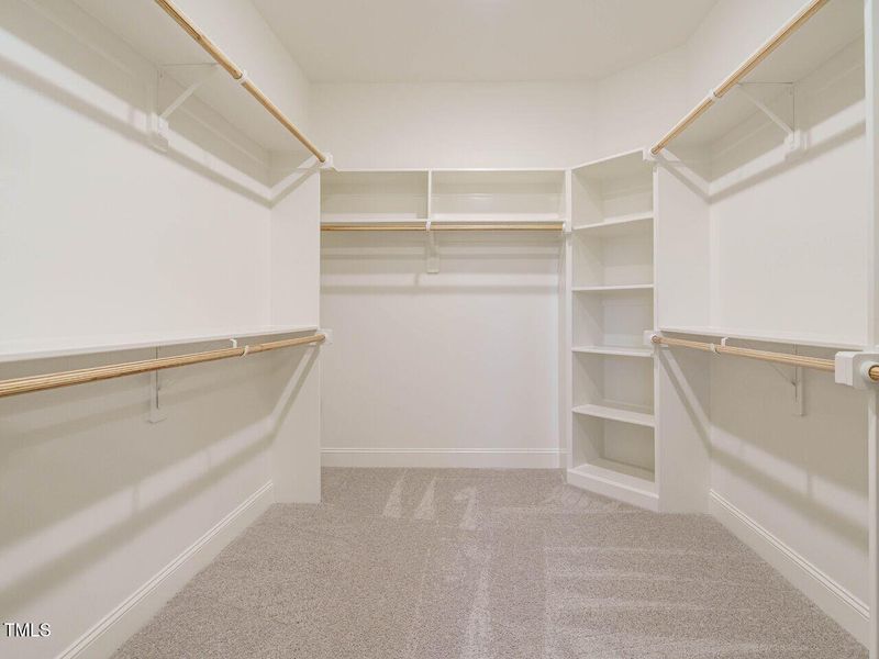 028-1280x960-closet