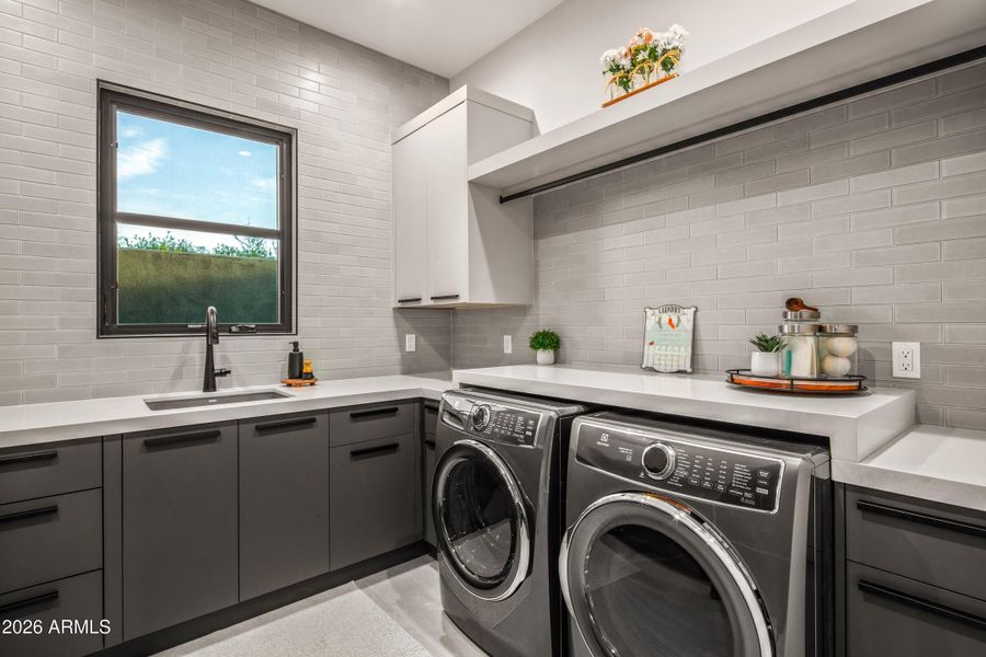 037_Laundry With a View