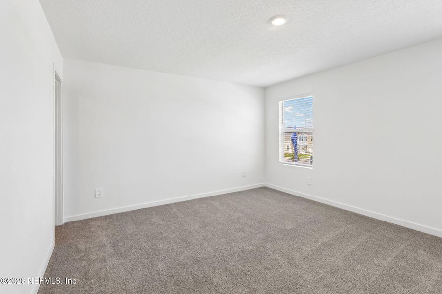 Spacious, unfurnished interior of a new home in , Middleburg (Image 25).