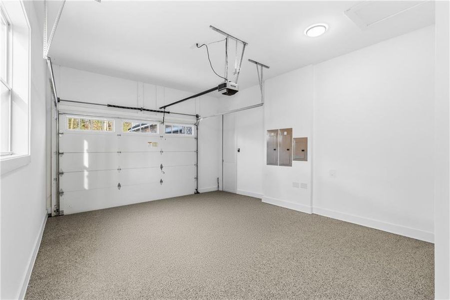 Spacious, unfurnished interior of a new home in , Alpharetta (Image 99).