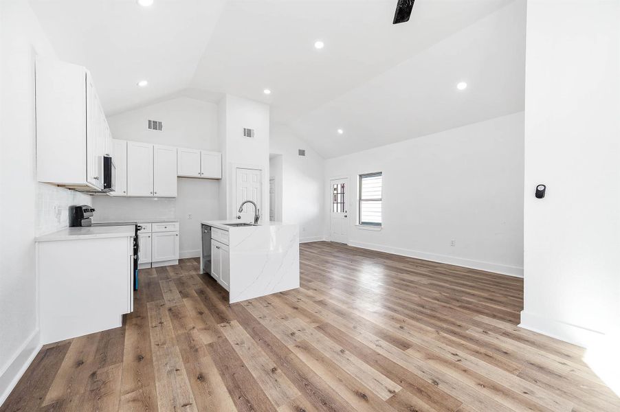 Spacious, unfurnished interior of a new home in , Montgomery (Image 15).