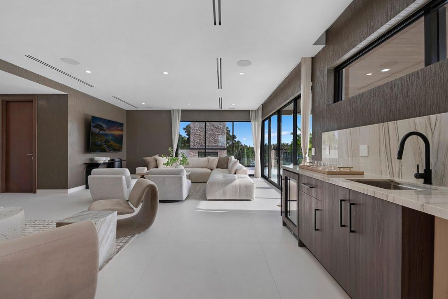 _LG11230-MLS _LG11230-MLS