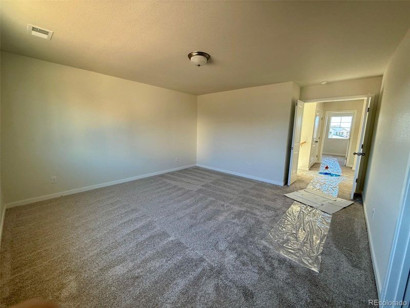 Spacious, unfurnished interior of a new home in Sky Ranch - Highland Collection, Watkins (Image 7).