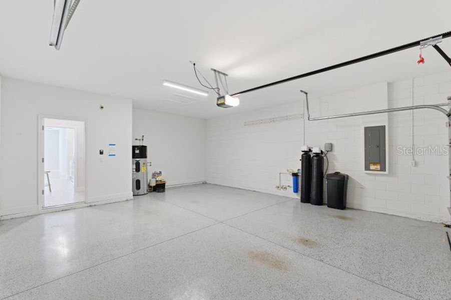 Spacious, unfurnished interior of a new home in , Palm Coast (Image 29).