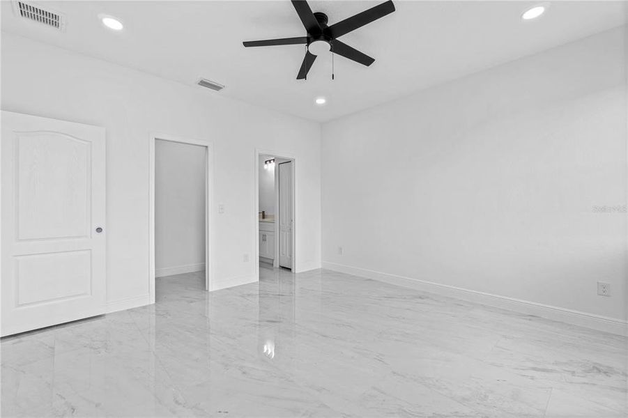 Spacious, unfurnished interior of a new home in , Dunnellon (Image 18).