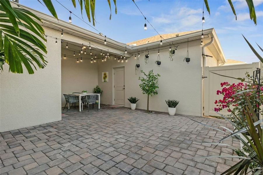 Exterior details and patio area of a home in Tohoqua, Kissimmee (Image 24).
