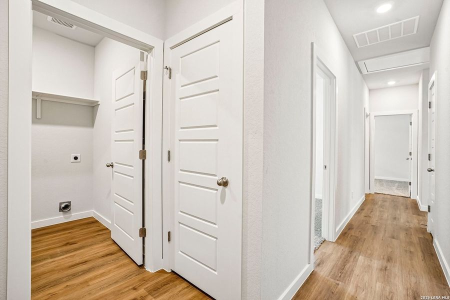Spacious, unfurnished interior of a new home in Highland Ridge, San Antonio (Image 29). Spacious, unfurnished interior of a new home in Highland Ridge, San Antonio (Image 29).