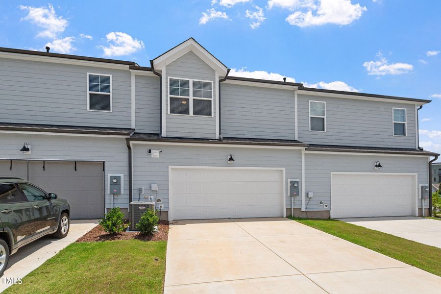 06-728 Silo Pk Dr [2369799]_06