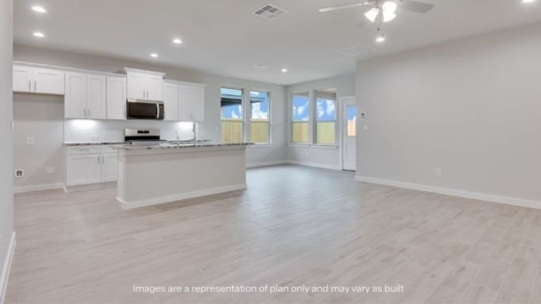 Spacious, unfurnished interior of a new home in Homestead at Parks Bell Ranch, Odessa (Image 11).