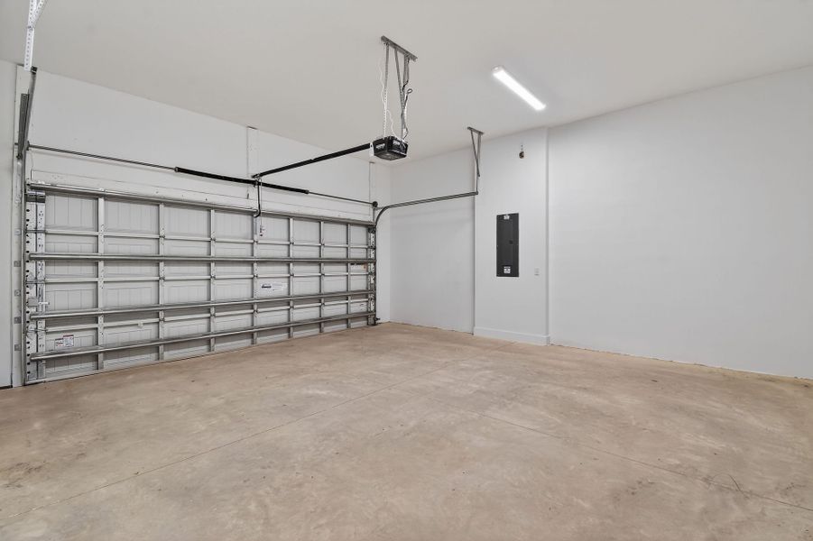 Spacious, unfurnished interior of a new home in Greyhawk Landing, Lake Worth (Image 19).