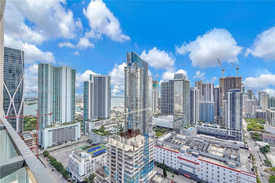 Condo located in Miami, FL showcasing its design and architecture (Image 4).