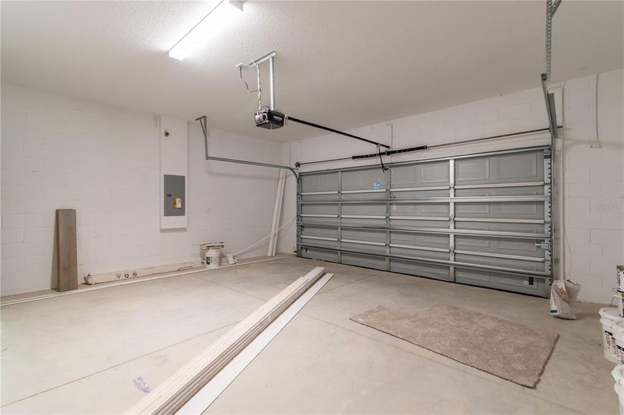 Spacious, unfurnished interior of a new home in , Citrus Springs (Image 26).