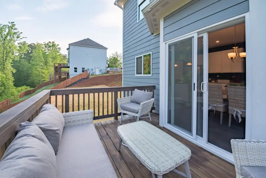 Representative exterior details of a home built from the Cumberland by Fischer Homes in Bridle Run, Louisville (Image 4).