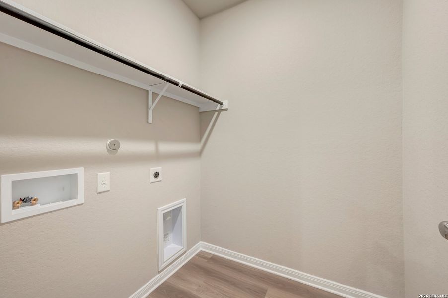 Spacious, unfurnished interior of a new home in Agave, San Antonio (Image 35).