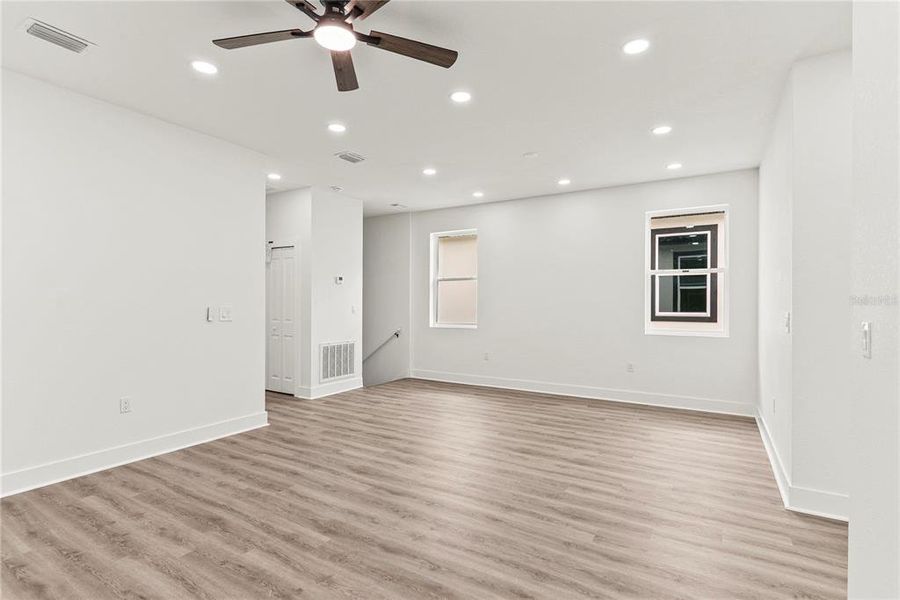 Spacious, unfurnished interior of a new home in , Tampa (Image 19).