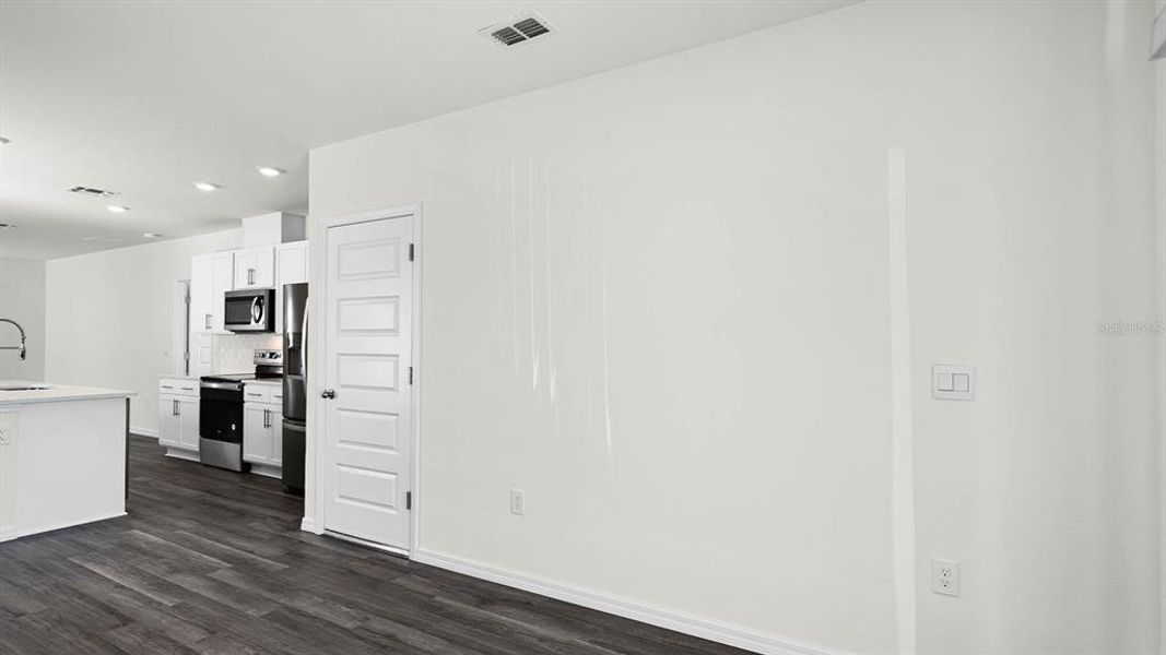 Spacious, unfurnished interior of a new home in , Winter Haven (Image 27).