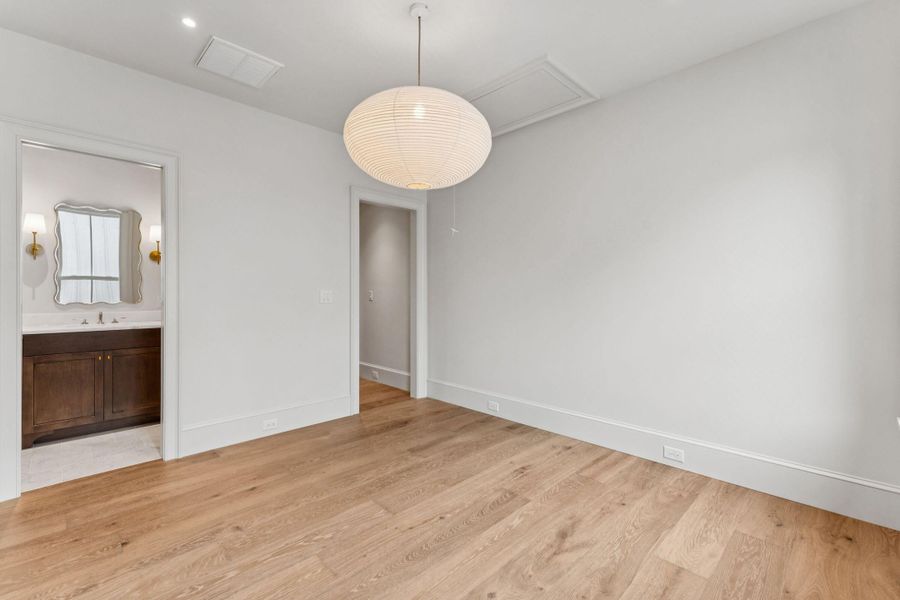 Spacious, unfurnished interior of a new home in , Charleston (Image 22).
