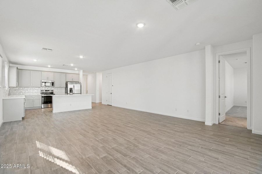 10-web-or-mls-W Tamarisk Ave-S1012-008