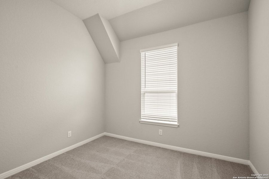 Spacious, unfurnished interior of a new home in Cinco Lakes, San Antonio (Image 15).