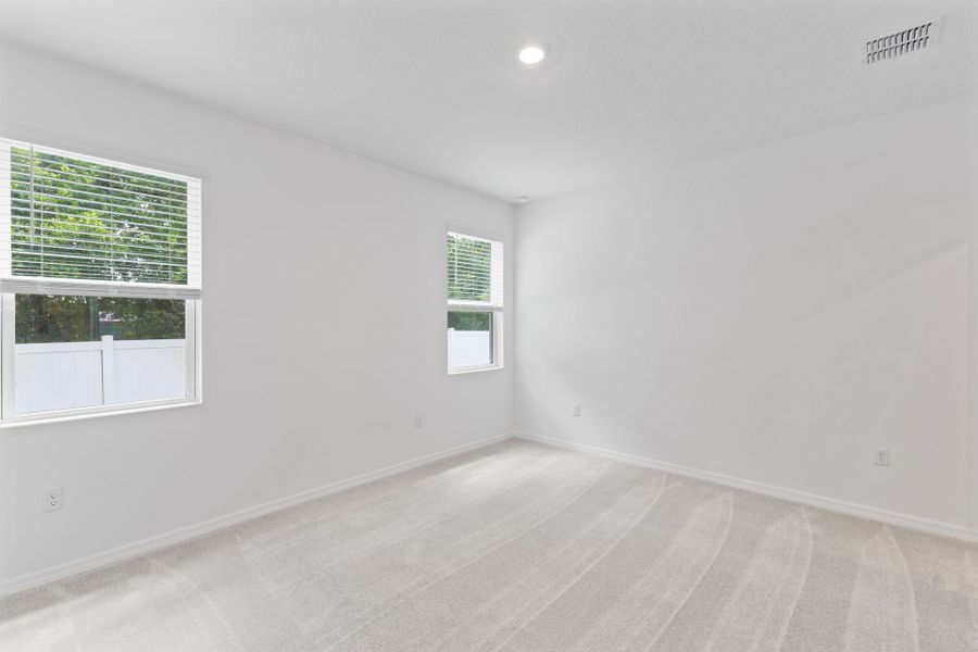 Spacious, unfurnished interior of a new home in Mirror Lake Village, Fruitland Park (Image 12).