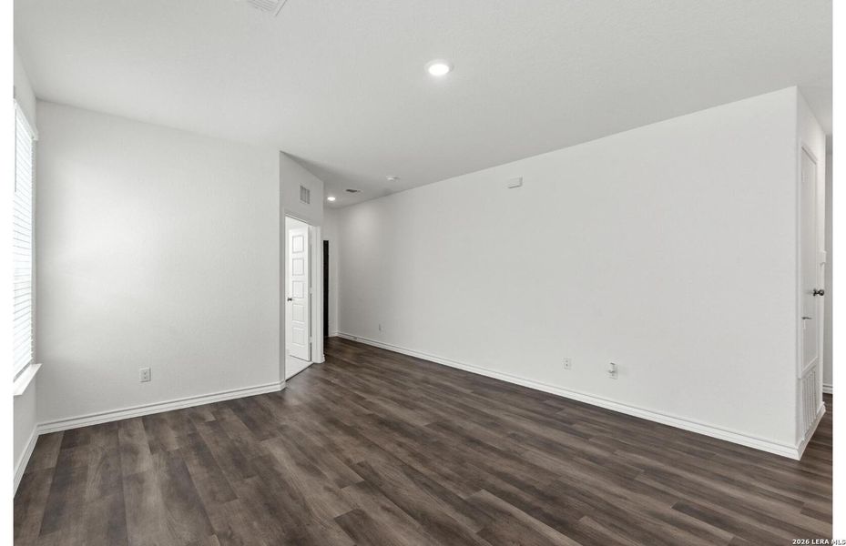 Spacious, unfurnished interior of a new home in Corley Farms, Boerne (Image 17).