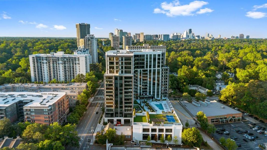 Condo located in Atlanta, GA showcasing its design and architecture (Image 4).