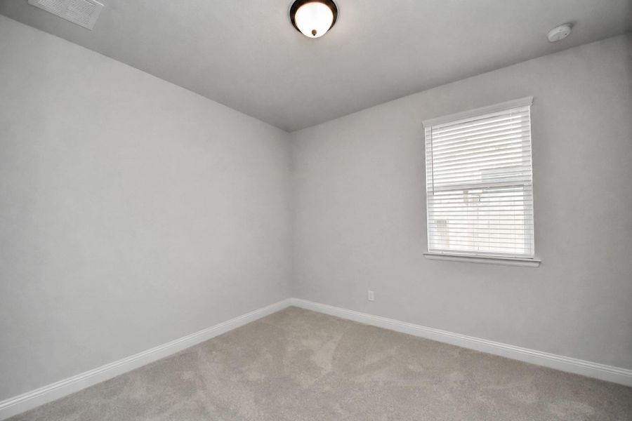 Spacious, unfurnished interior of a new home in , Conroe (Image 23).