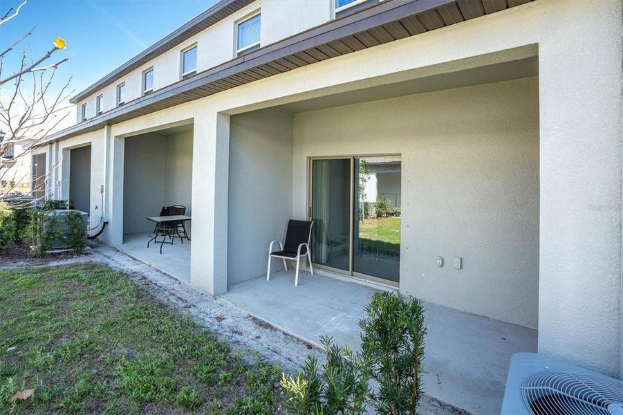 Exterior details and patio area of a home in , New Port Richey (Image 3).