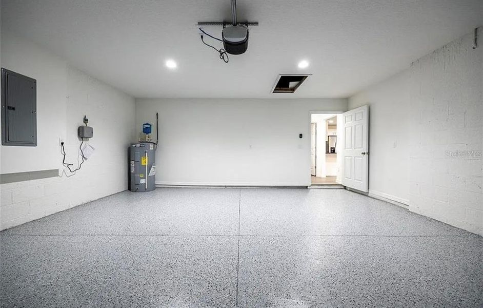 Spacious, unfurnished interior of a new home in , Silver Springs (Image 3).