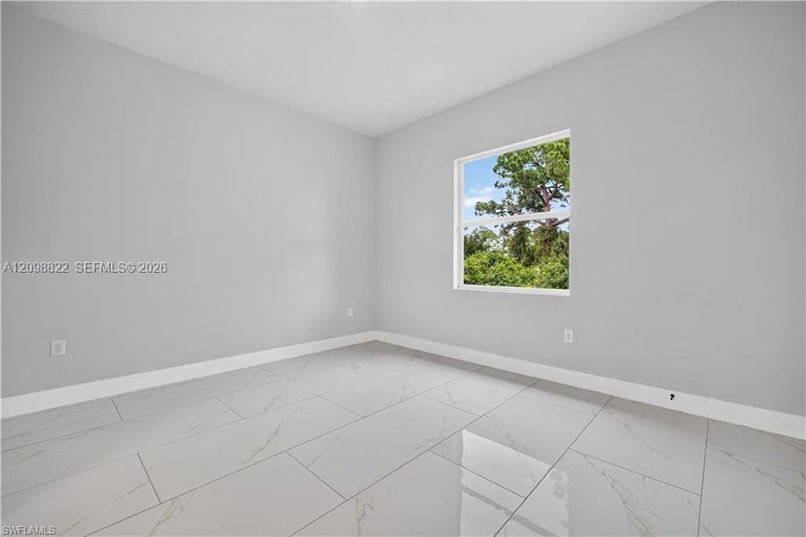 Spacious, unfurnished interior of a new home in , Lehigh Acres (Image 18).