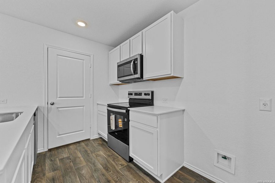 Furnished interior view inside a new home in Sonora, San Antonio (Image 6).