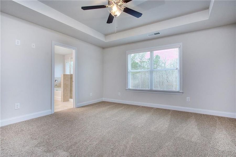 Spacious, unfurnished interior of a new home in The Fairways at Mirror Lake, Villa Rica (Image 18).
